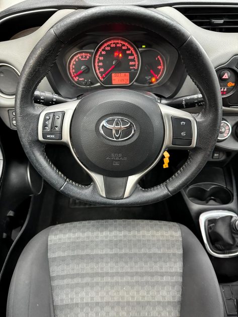 TOYOTA YARIS 2015