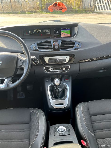 RENAULT MEGANE SCENIC 2015