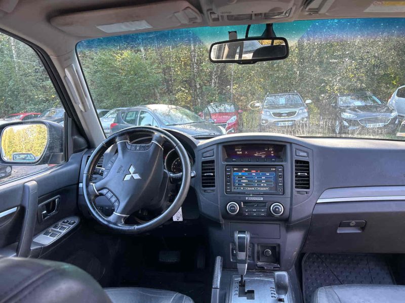 MITSUBISHI PAJERO 2011