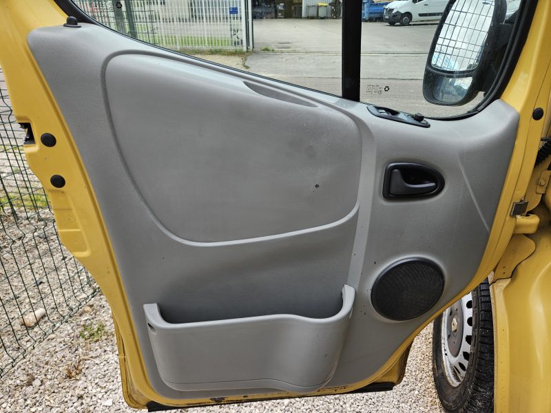 RENAULT TRAFIC 2005