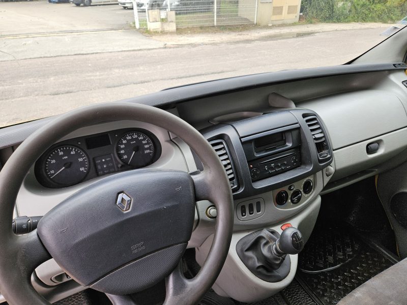 RENAULT TRAFIC 2005