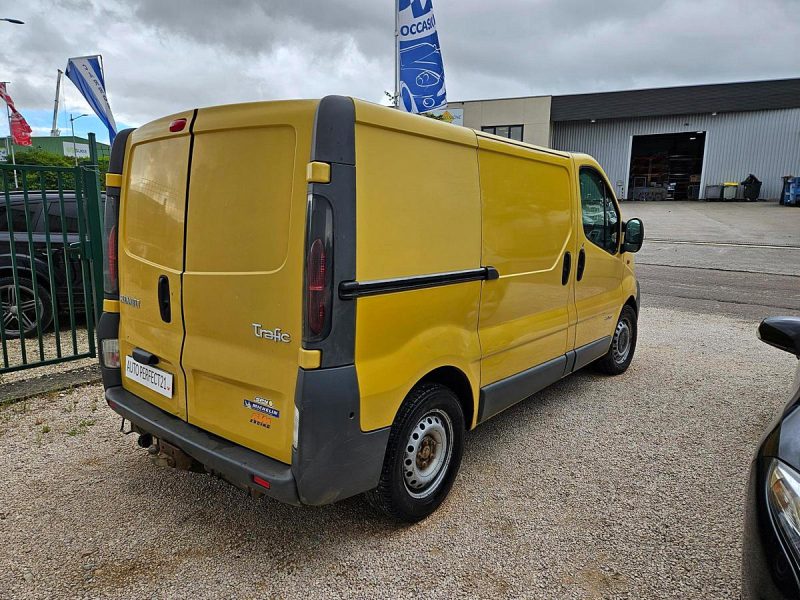 RENAULT TRAFIC 2005