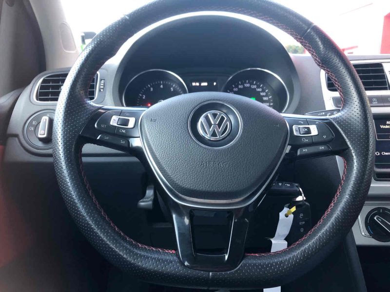 VOLKSWAGEN POLO 2015