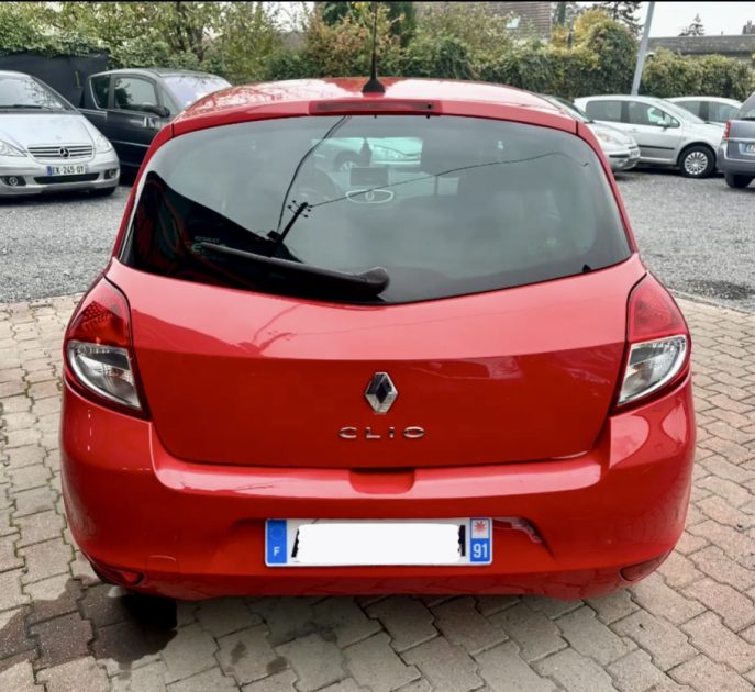 RENAULT CLIO III 1.5 dCi 68Ch *TOMTOM* / REVISEE&GARANTIE 