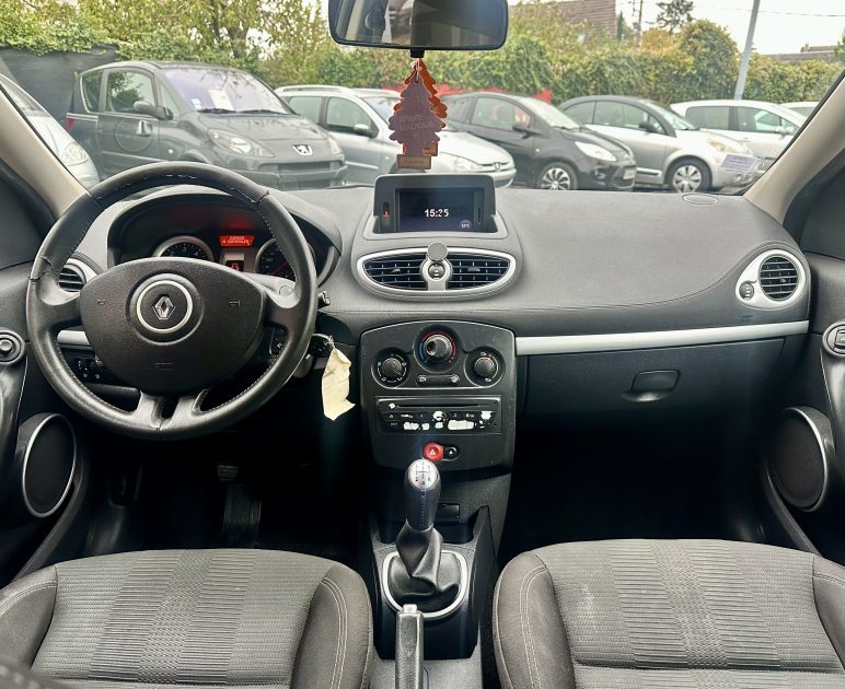 RENAULT CLIO III 1.5 dCi 68Ch *TOMTOM* / REVISEE&GARANTIE 