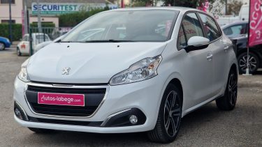 PEUGEOT 208 2020