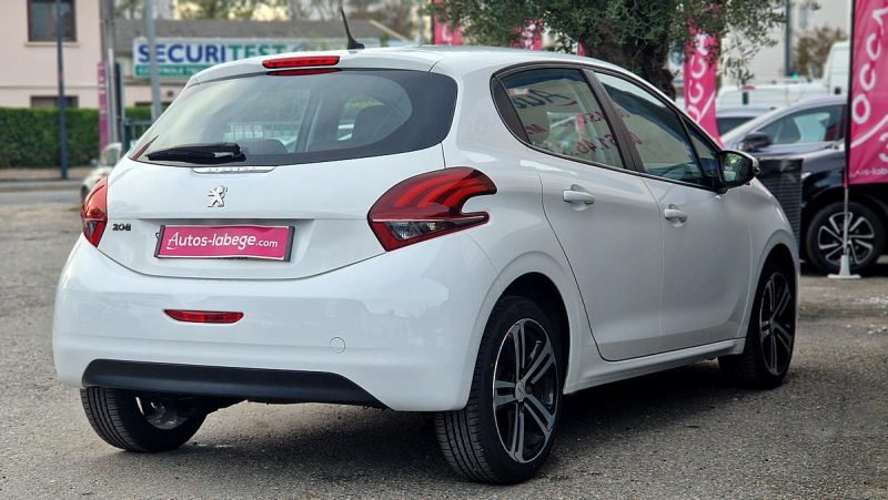 PEUGEOT 208 2020