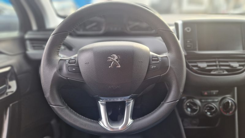 PEUGEOT 208 2020