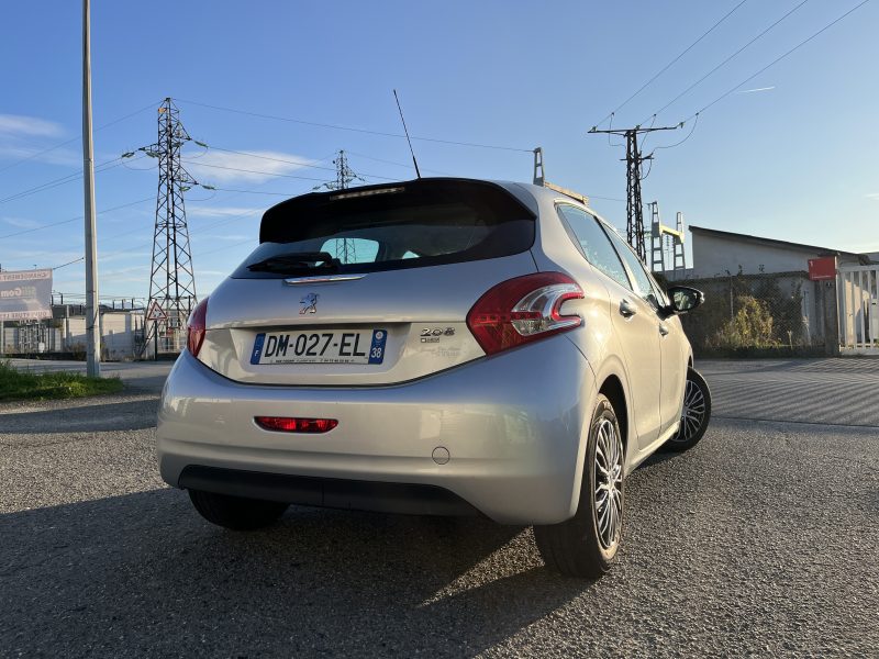 PEUGEOT 208 2014