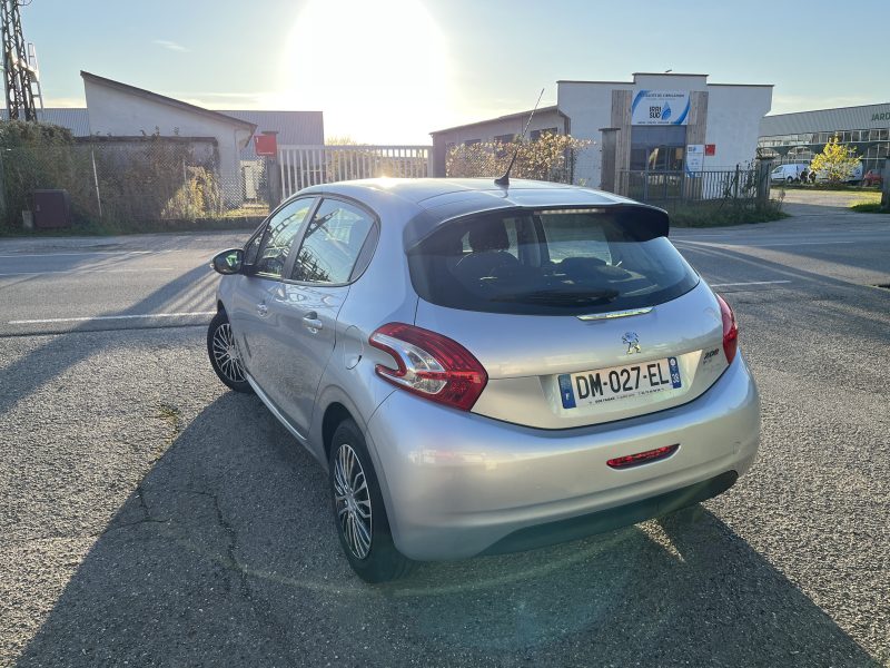 PEUGEOT 208 2014