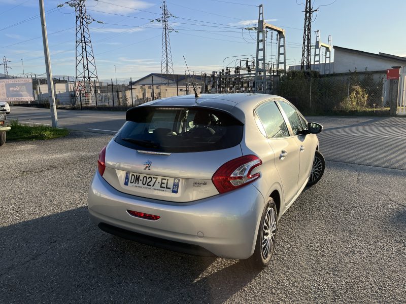 PEUGEOT 208 2014