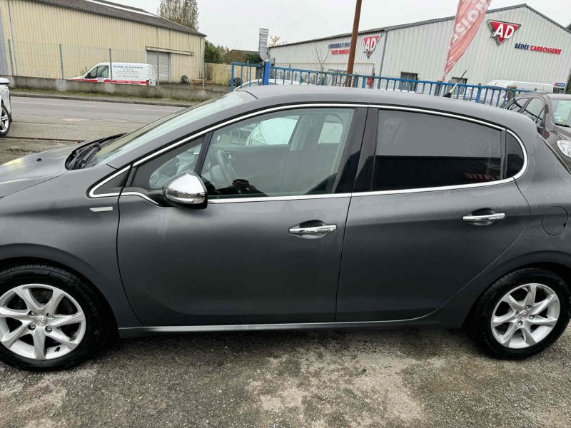 PEUGEOT 208 1.2 VTI 82 STYLE GRIS MAT