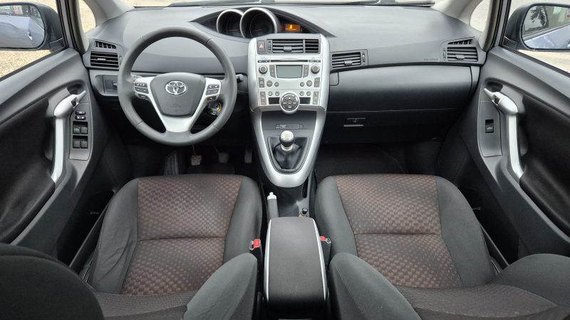 TOYOTA VERSO 2011