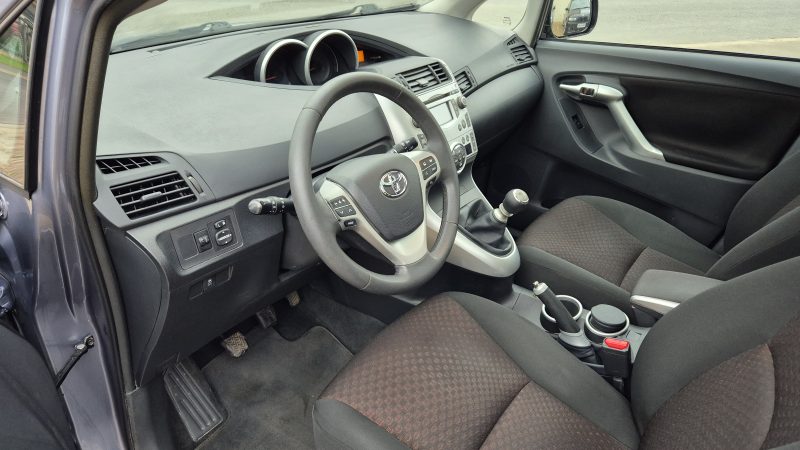 TOYOTA VERSO 2011