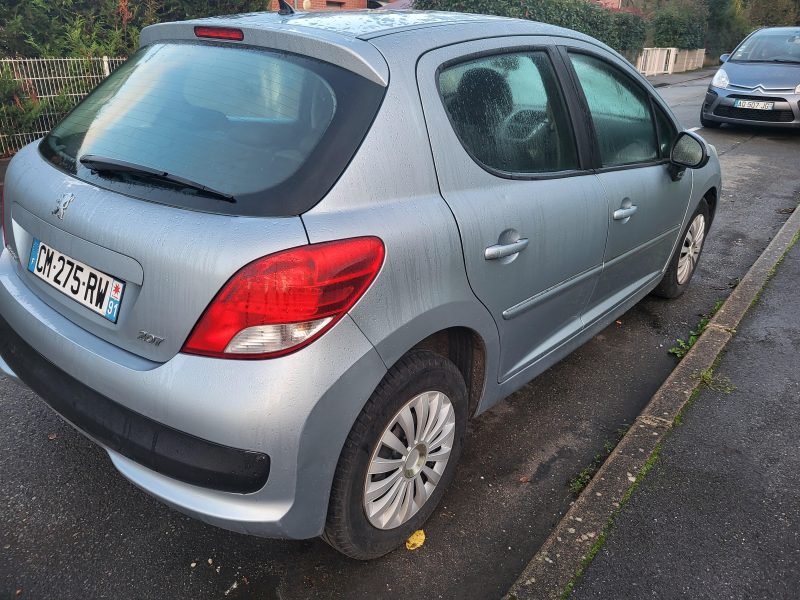 PEUGEOT 207 2011