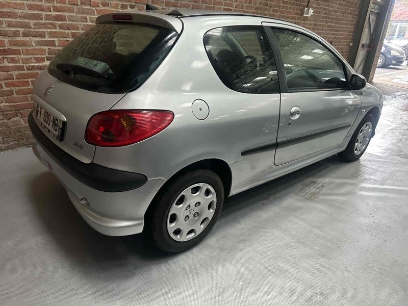 PEUGEOT 206 1.4 ESSENCE 75CV