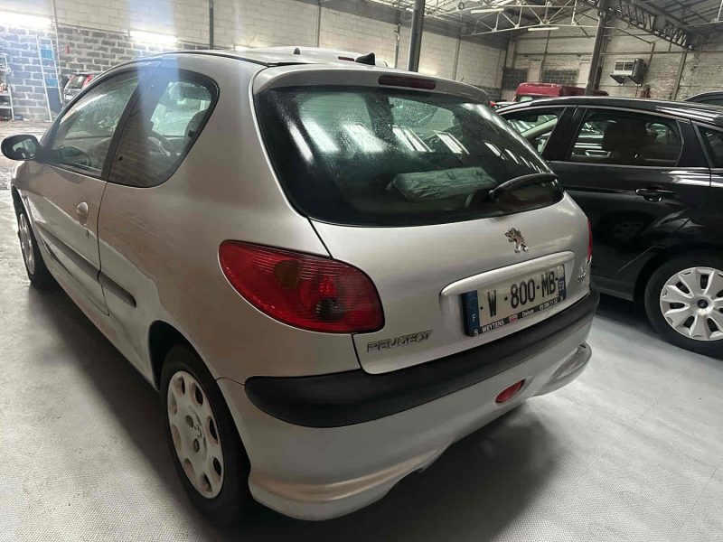 PEUGEOT 206 1.4 ESSENCE 75CV