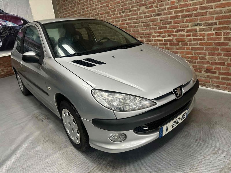 PEUGEOT 206 1.4 ESSENCE 75CV