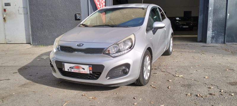 Kia Rio 1.1 CRDi 75 Premium série, *Chaîne de distribution*, *Idéale jeune conducteur*, *Caméra de r