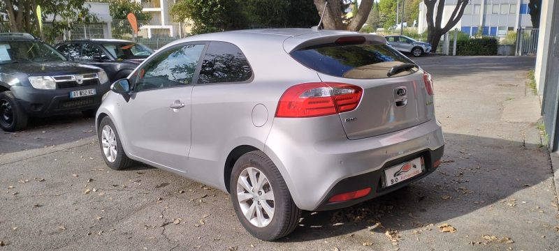 Kia Rio 1.1 CRDi 75 Premium série, *Chaîne de distribution*, *Idéale jeune conducteur*, *Caméra de r