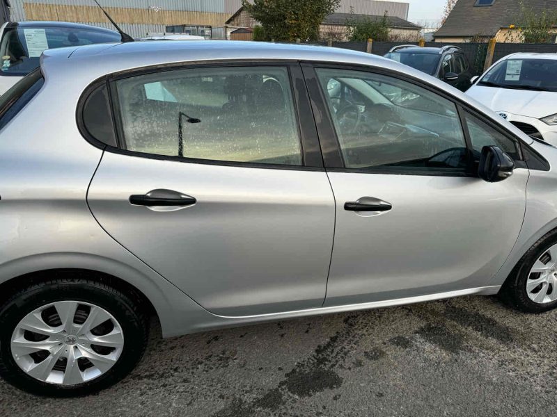 PEUGEOT 208 1.6 HDi 75Cv 2 places