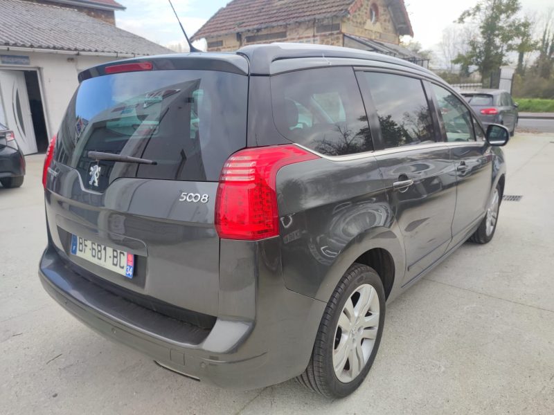 PEUGEOT 5008 Premium Pack 5pl 1.6 HDi 112ch FAP BMP6 BLUE LION CT OK