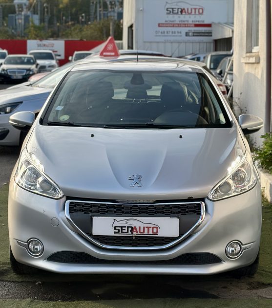 PEUGEOT 208 2012