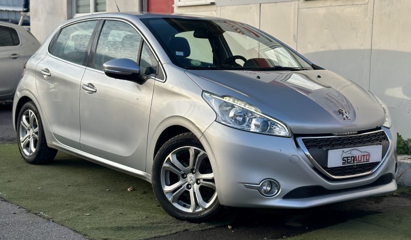 PEUGEOT 208 2012