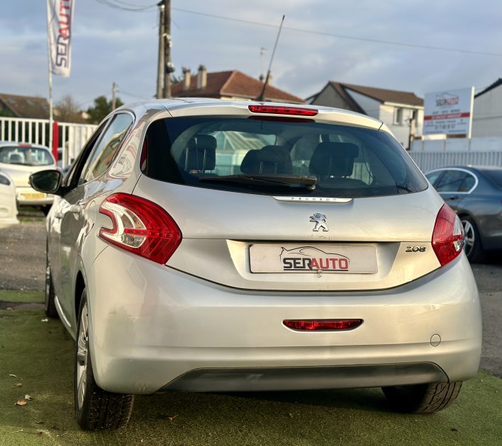 PEUGEOT 208 2012