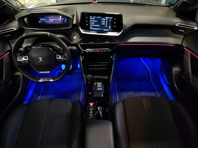 PEUGEOT 208 1.2L 100cv EAT8 GT / TOIT PANORAMIQUE / CARPLAY / VIRTUAL COCKPIT