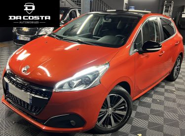 PEUGEOT 208 PHASE 2 ALLURE 1.2 82 Cv APPLE CARPLAY & ANDROID AUTO TOIT PANO CAMERA - GARANTIE 1 AN