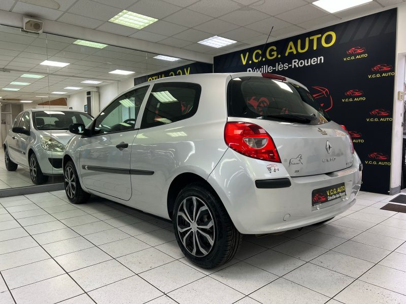 RENAULT CLIO III 1.2 16V 75CH CONFORT DYNAMIQUE