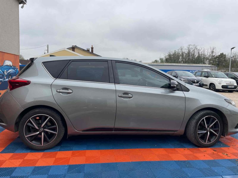 TOYOTA AURIS 2017  1.2 (116Cv)