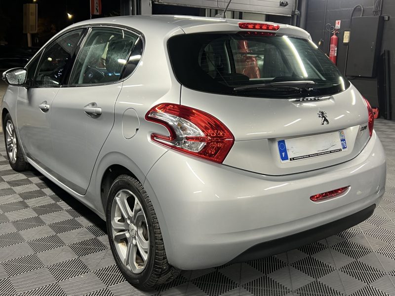 PEUGEOT 208 ALLURE 1.6 VTI 120 Cv PREMIERE MAIN / 45 200 Kms GPS TACTILE CRIT AIR 1 - GARANTIE 1 AN