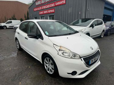 PEUGEOT 208 2015