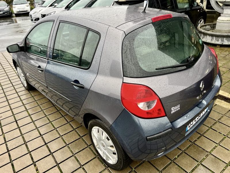 RENAULT CLIO III 1.4 16V 98CH