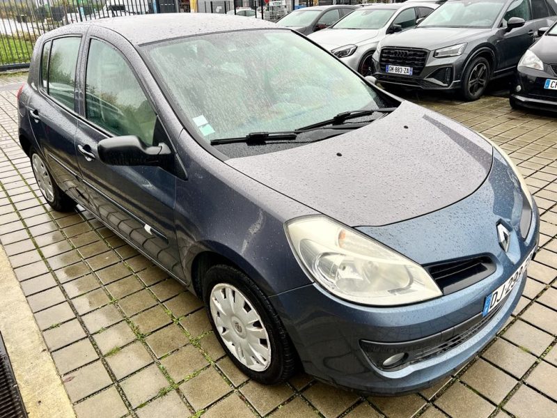 RENAULT CLIO III 1.4 16V 98CH