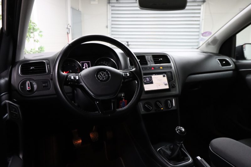 VOLKSWAGEN POLO 2015