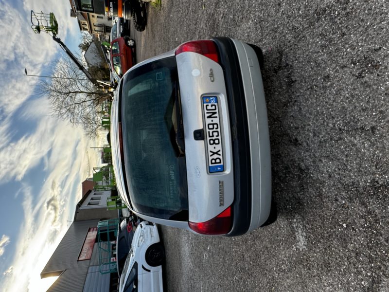 RENAULT CLIO 2001