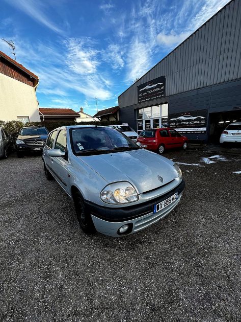 RENAULT CLIO 2001