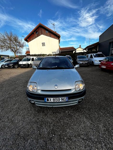 RENAULT CLIO 2001