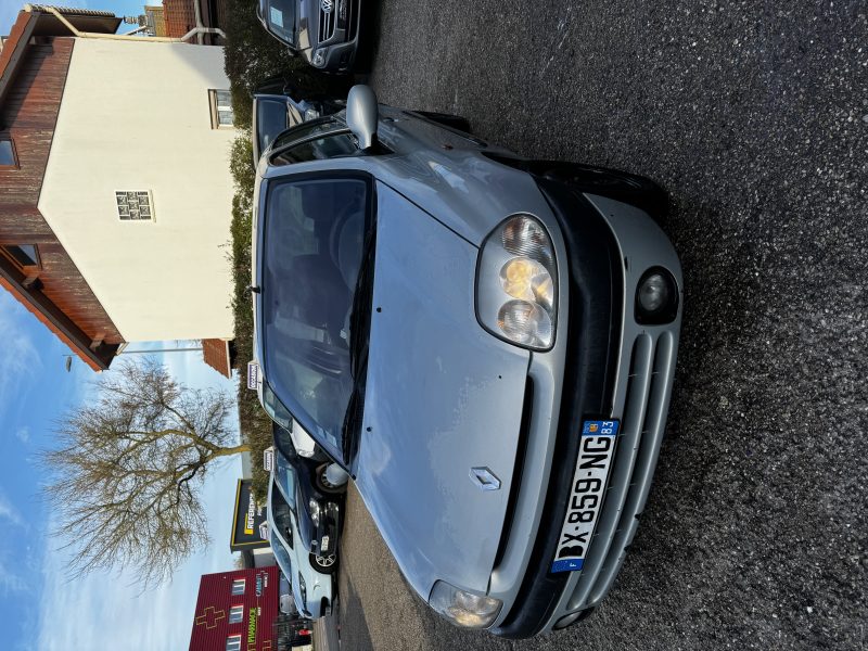 RENAULT CLIO 2001