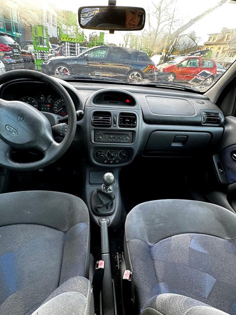 RENAULT CLIO 2001