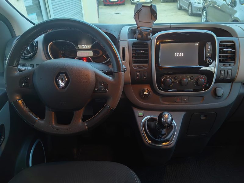 RENAULT TRAFIC 2015