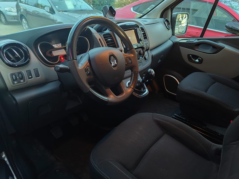 RENAULT TRAFIC 2015