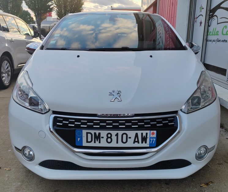 PEUGEOT 208 2014