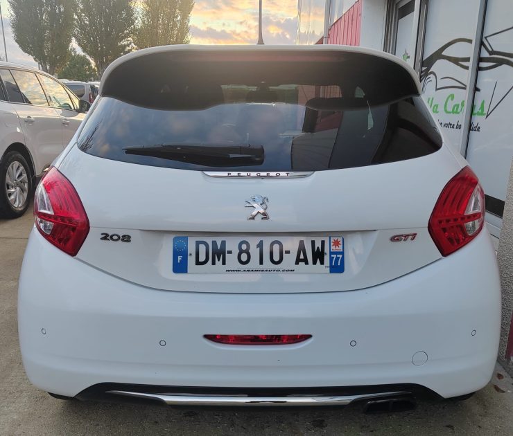 PEUGEOT 208 2014