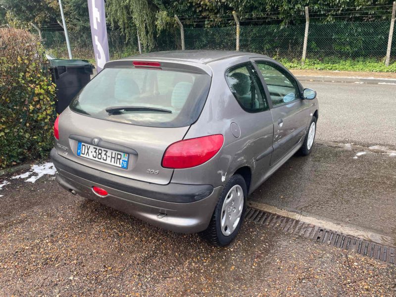 PEUGEOT 206 1.4i 75CV