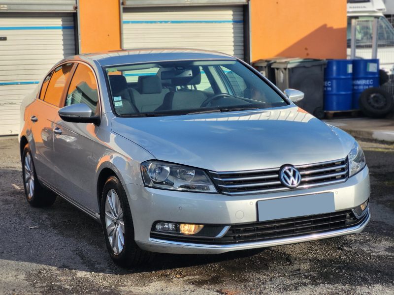 VOLKSWAGEN PASSAT 2011