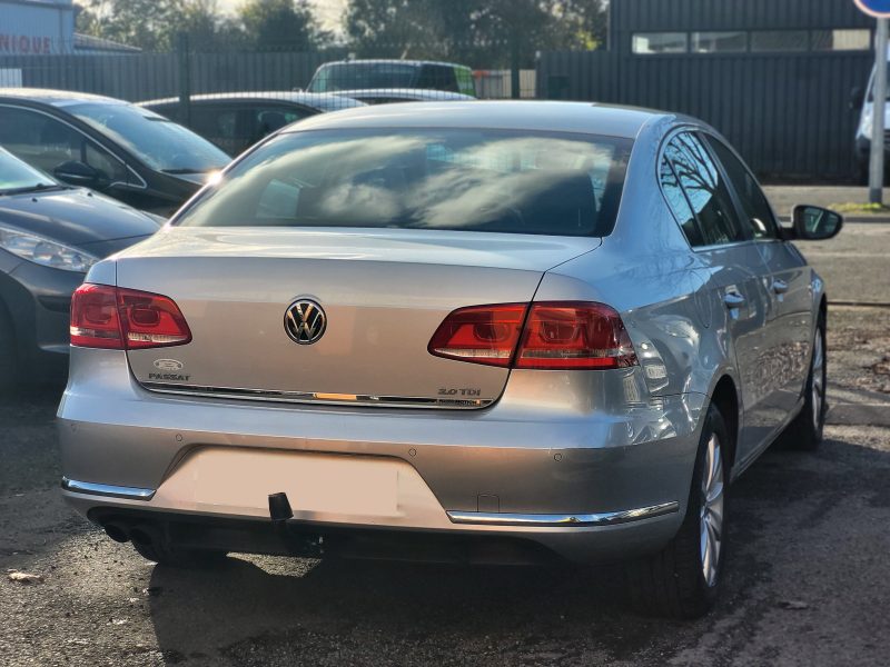 VOLKSWAGEN PASSAT 2011